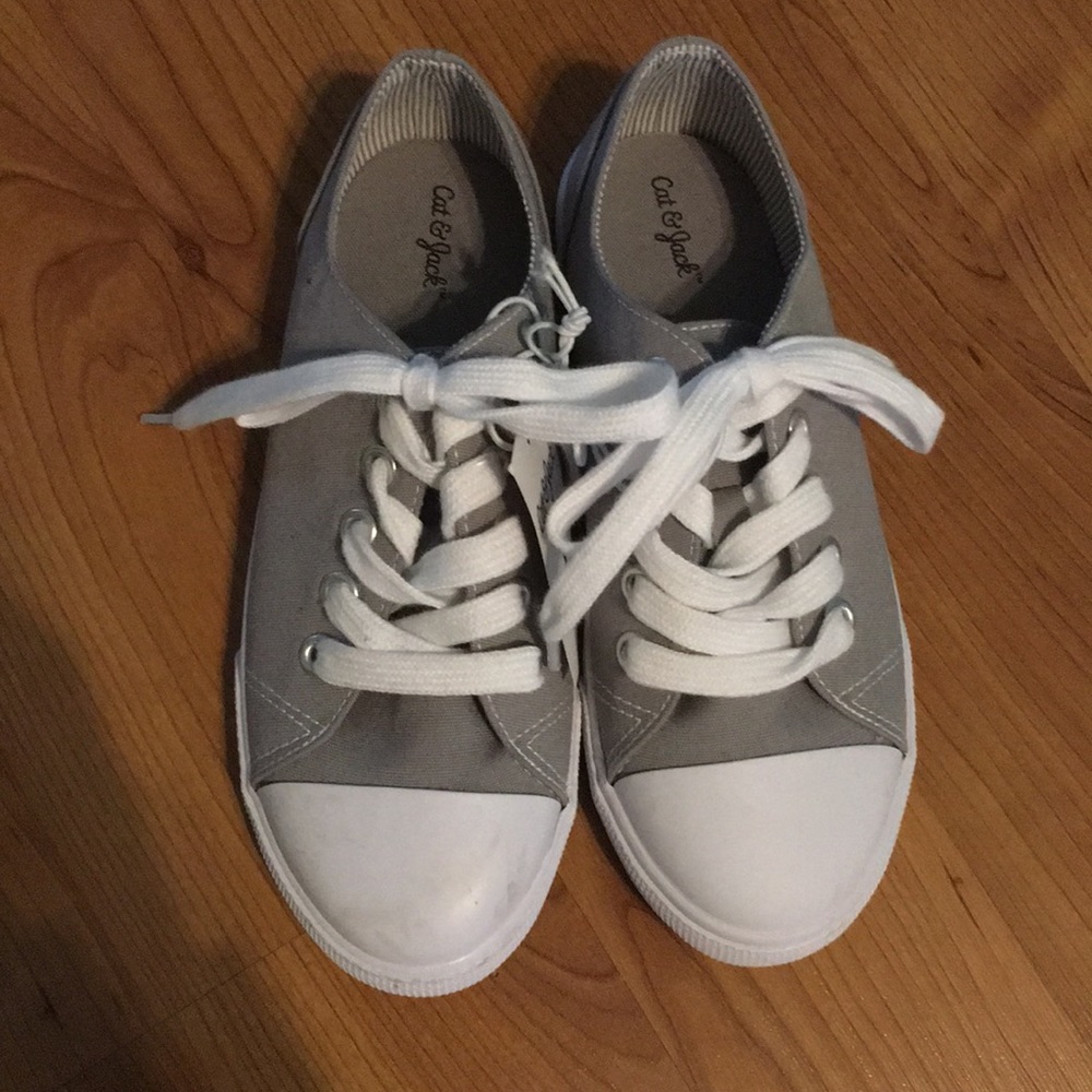 Boys size 1 shoes, never worn before.